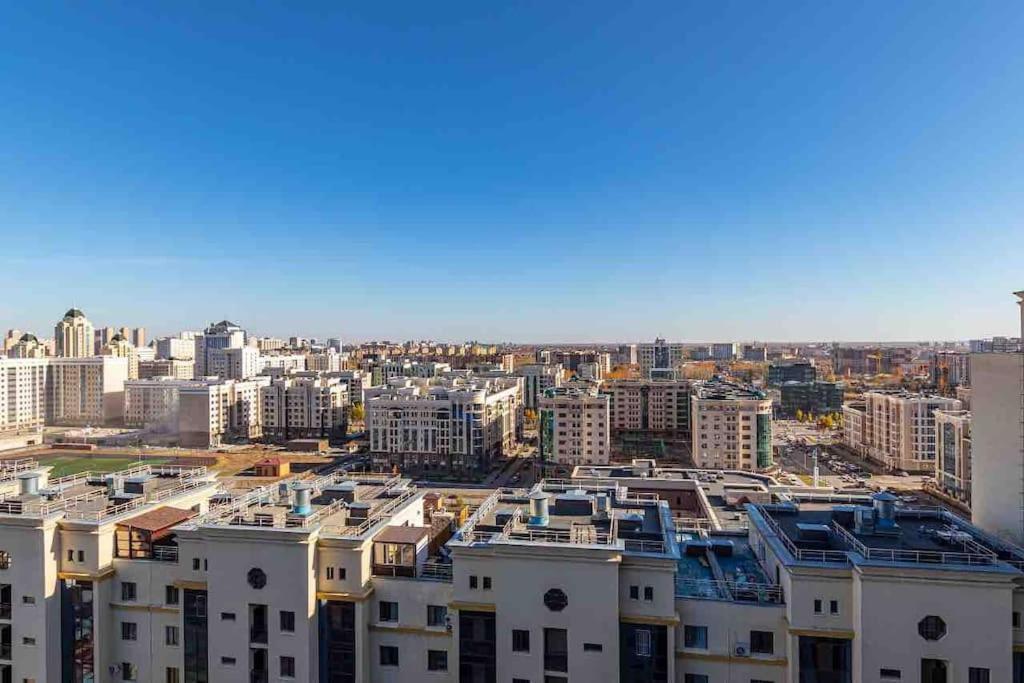 شقة Уютная Квартира С Террасой В Сердце Столицы Taldykol المظهر الخارجي الصورة
